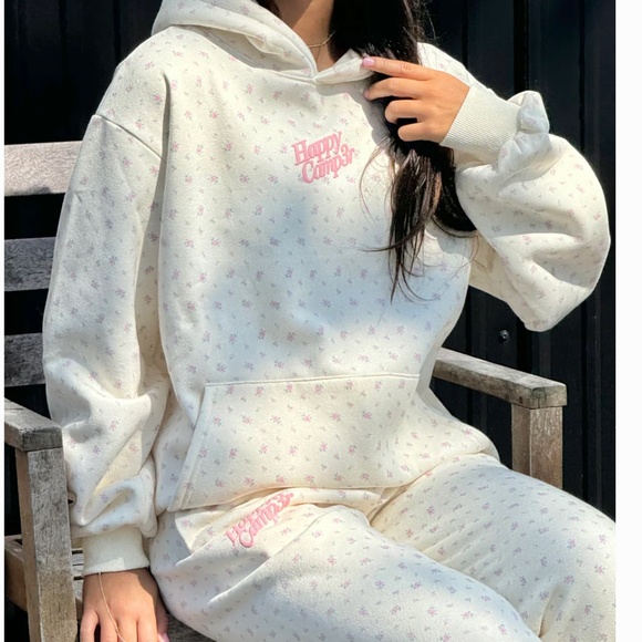 Happy Camp3r Vintage Flower Hoodie - Picture 2 of 16